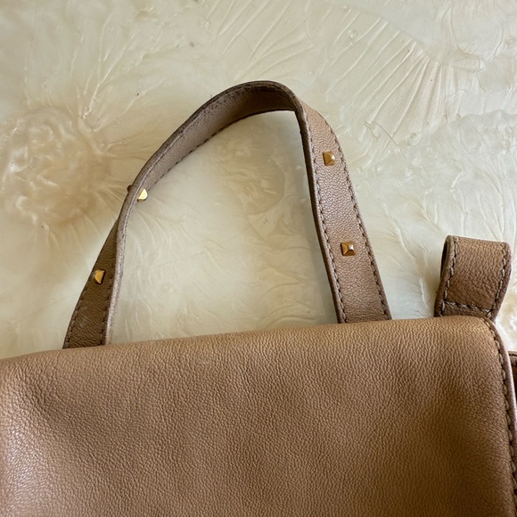 Marc Jacobs Adjustable Nude Leather Backpack With Lock Design - Picture 11 of 13